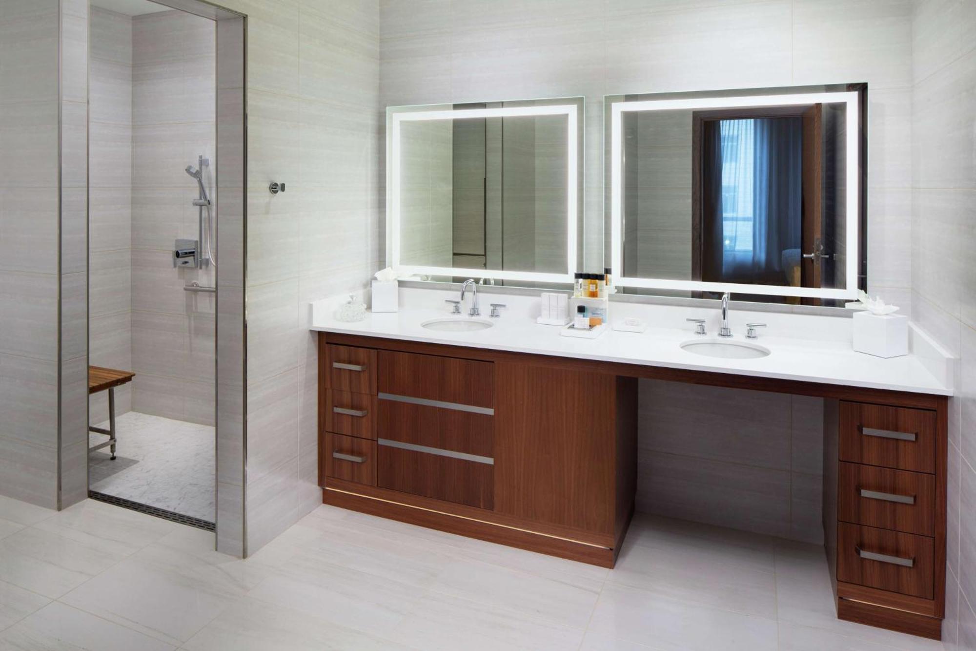 Hilton Mayo Clinic Area Hotel 4*