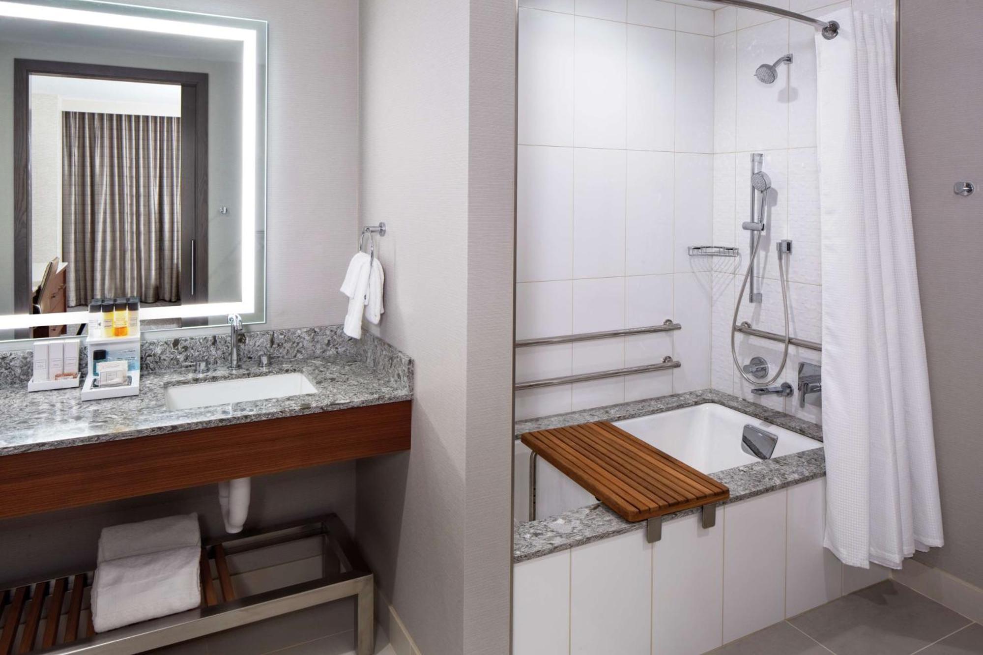 Hilton Mayo Clinic Area Hotel 4*